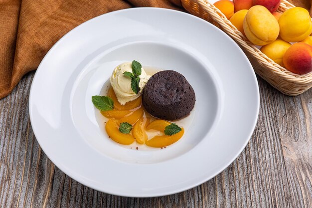 Десерт в подаче